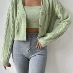 Saco de lana y top verde