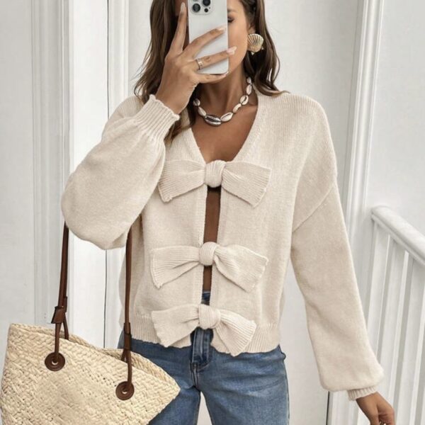 Buzo con moños beige