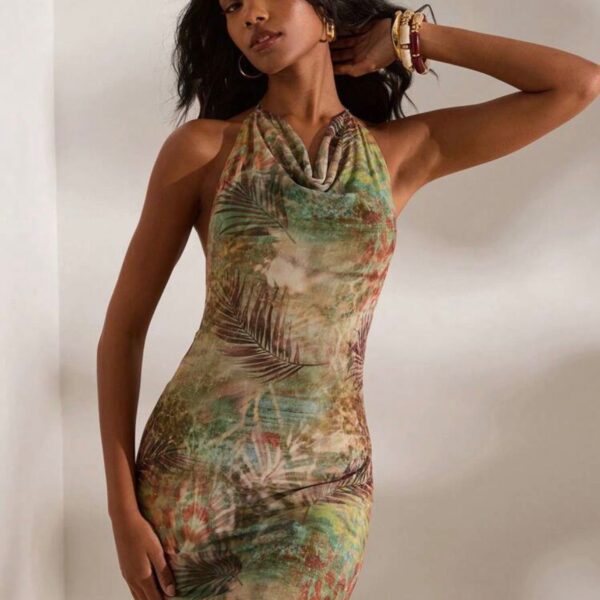 Vestido con espalda abierta
